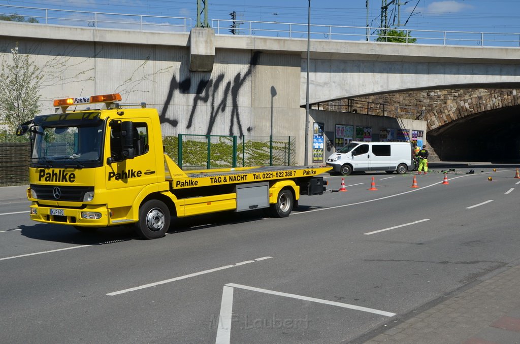 Schwerer VU Krad Kleintransporter Koeln deutz Gummersbacherstr P243.JPG - Miklos Laubert